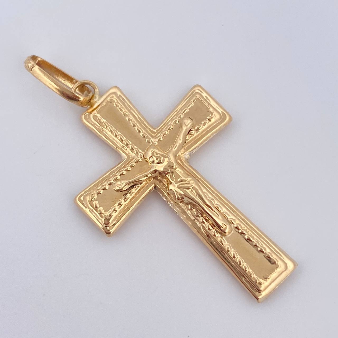 Dije Cruz Cristo 1.8gr / 4cm / Oro 18K $
