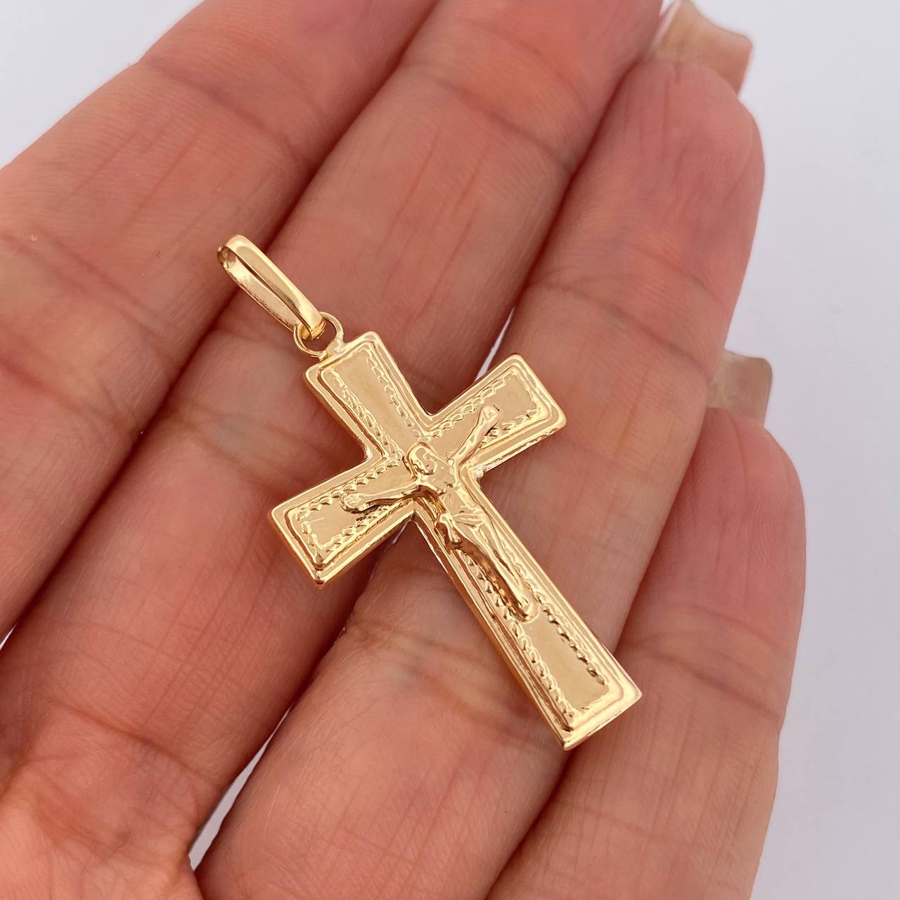 Dije Cruz Cristo 1.8gr / 4cm / Oro 18K $
