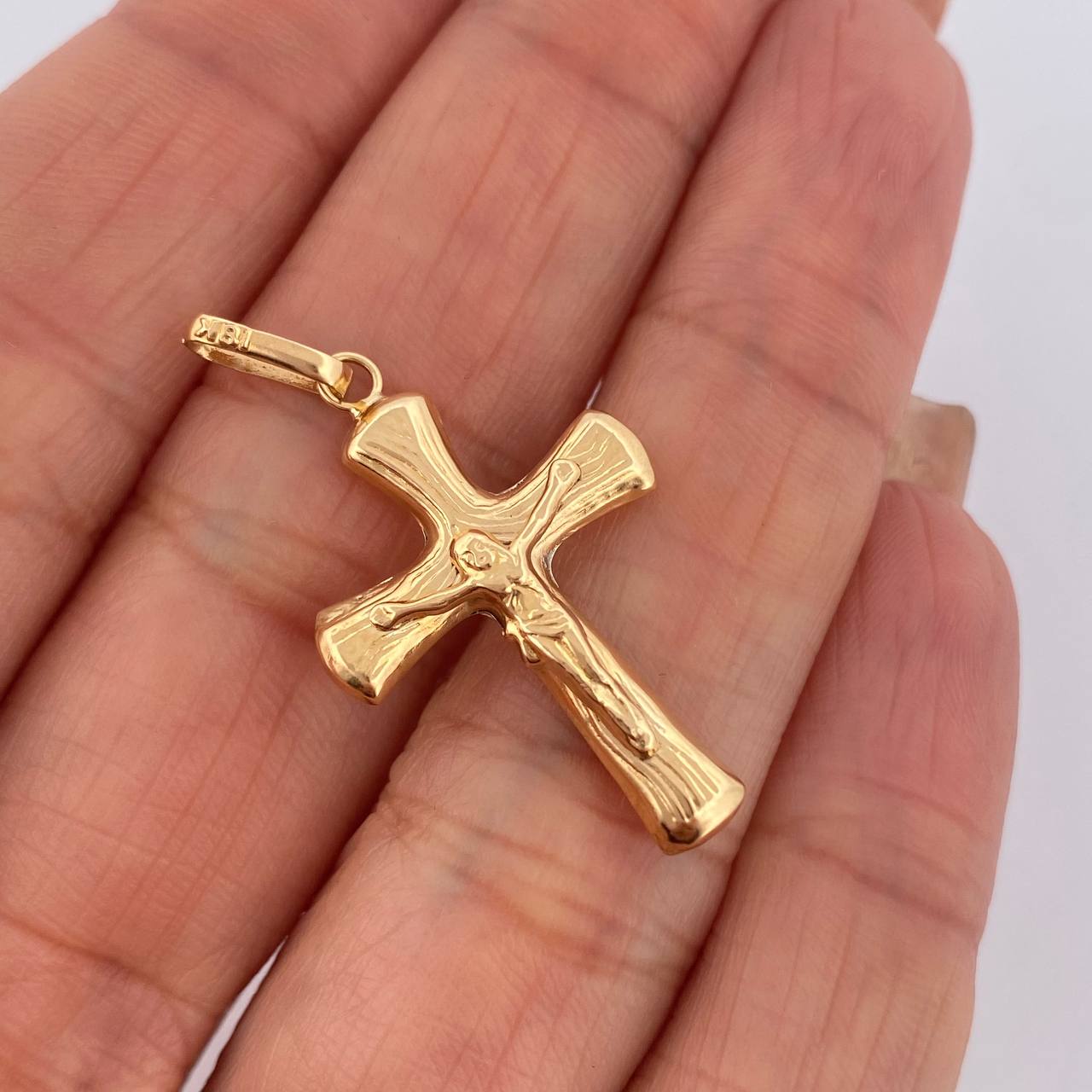 Dije Cruz Cristo 1.55gr / 3.5cm / Oro 18K $