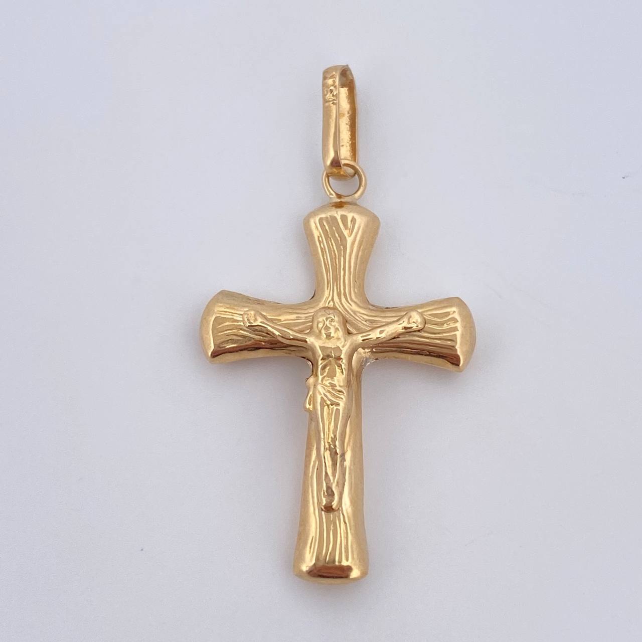 Dije Cruz Cristo 1.55gr / 3.5cm / Oro 18K $