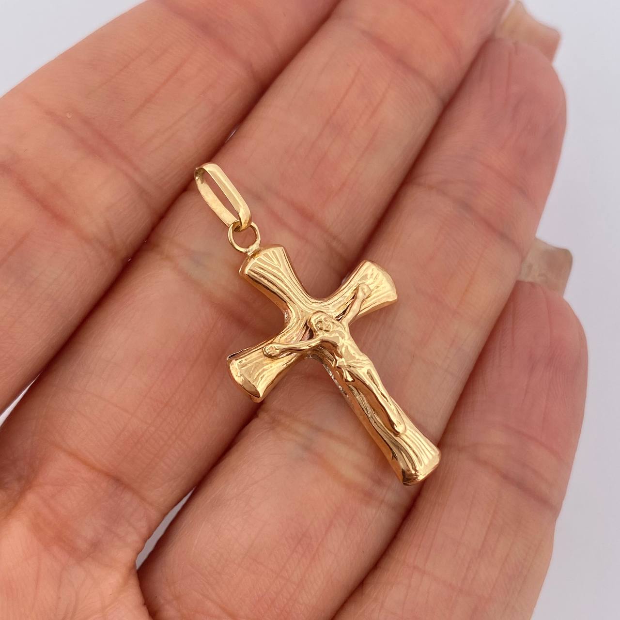 Dije Cruz Cristo 1.3gr / 3.5cm / Oro 18K $