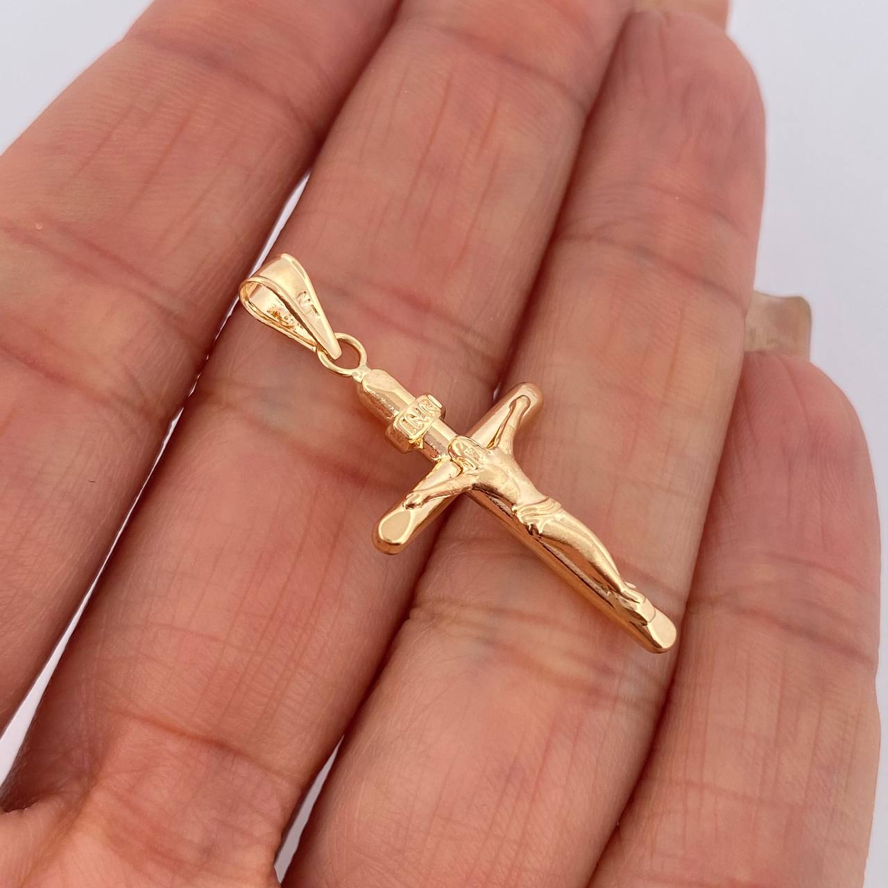 Cruz Cristo 1.05gr / 3.4cm / Oro 18K $