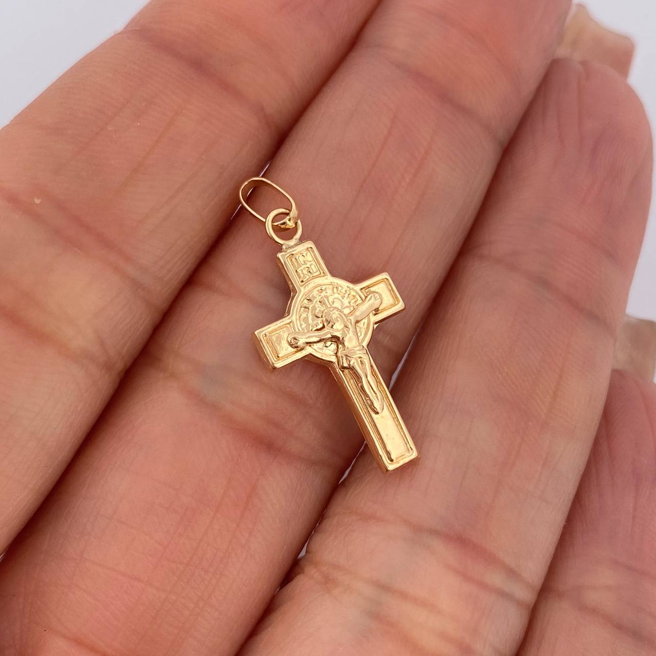 Pendant Cross Christ Saint Benedict 0.75gr / 2.5cm (1.0in) / 18K Gold $