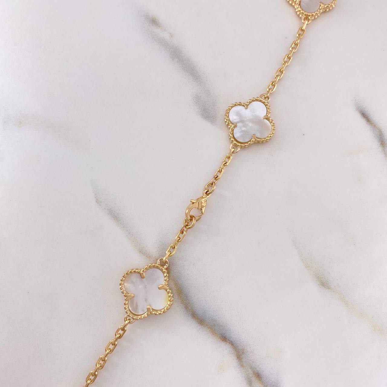 Cadena Aro Seguido Trebol 28.65gr / 45cm / 2.2mm Nacar Blanco Oro Amarillo  18K #