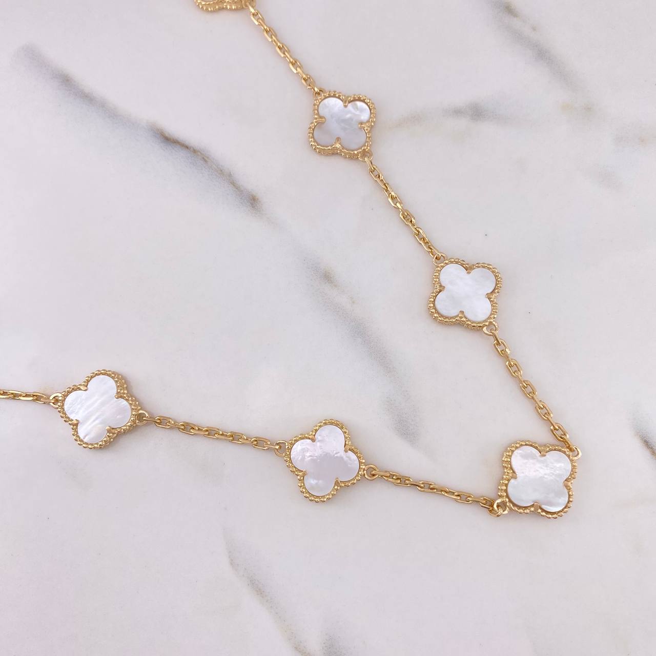 Cadena Aro Seguido Trebol 28.65gr / 45cm / 2.2mm Nacar Blanco Oro Amarillo  18K #