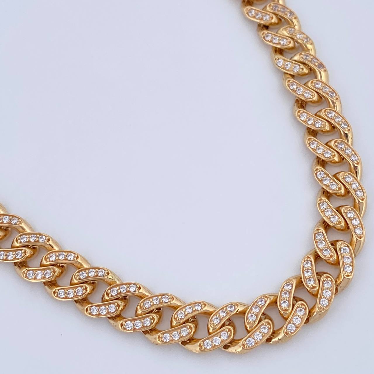 Cadena Cubana 50.6gr / 61cm / Nac.Esp. Oro 18K $