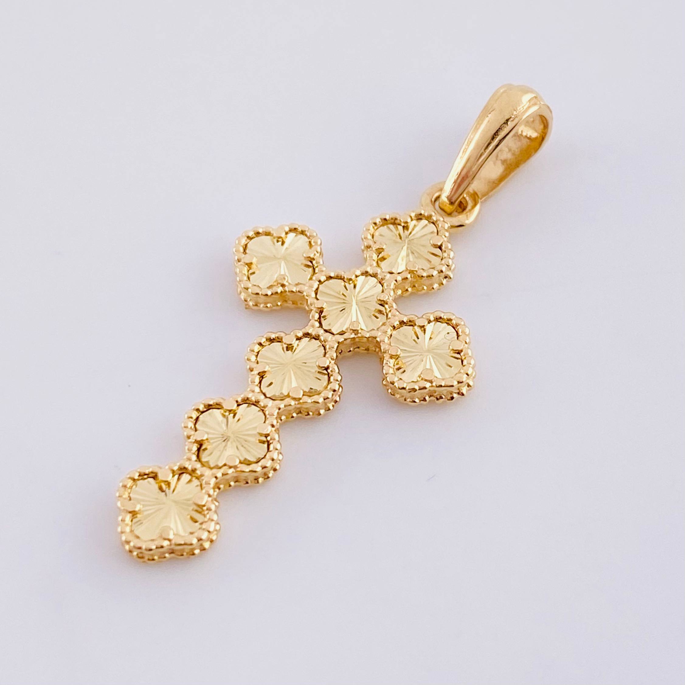 Dije Cruz Trebol Diamantado 2.55 g / 1 1/4 in Oro Amarillo 18K