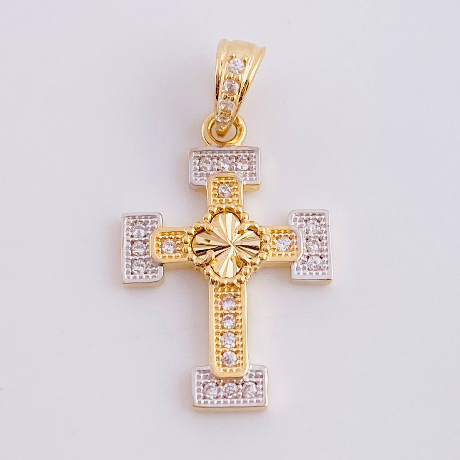 Clover Cross Pendant Dense 1.6 g / 3/4 in Two-Tone Yellow White Gold 18K