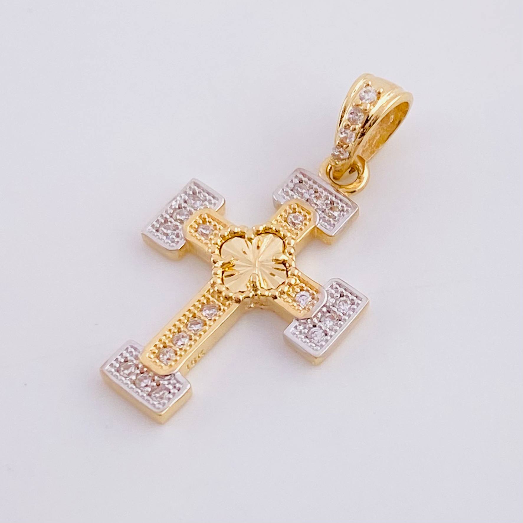 Clover Cross Pendant Dense 1.6 g / 3/4 in Two-Tone Yellow White Gold 18K