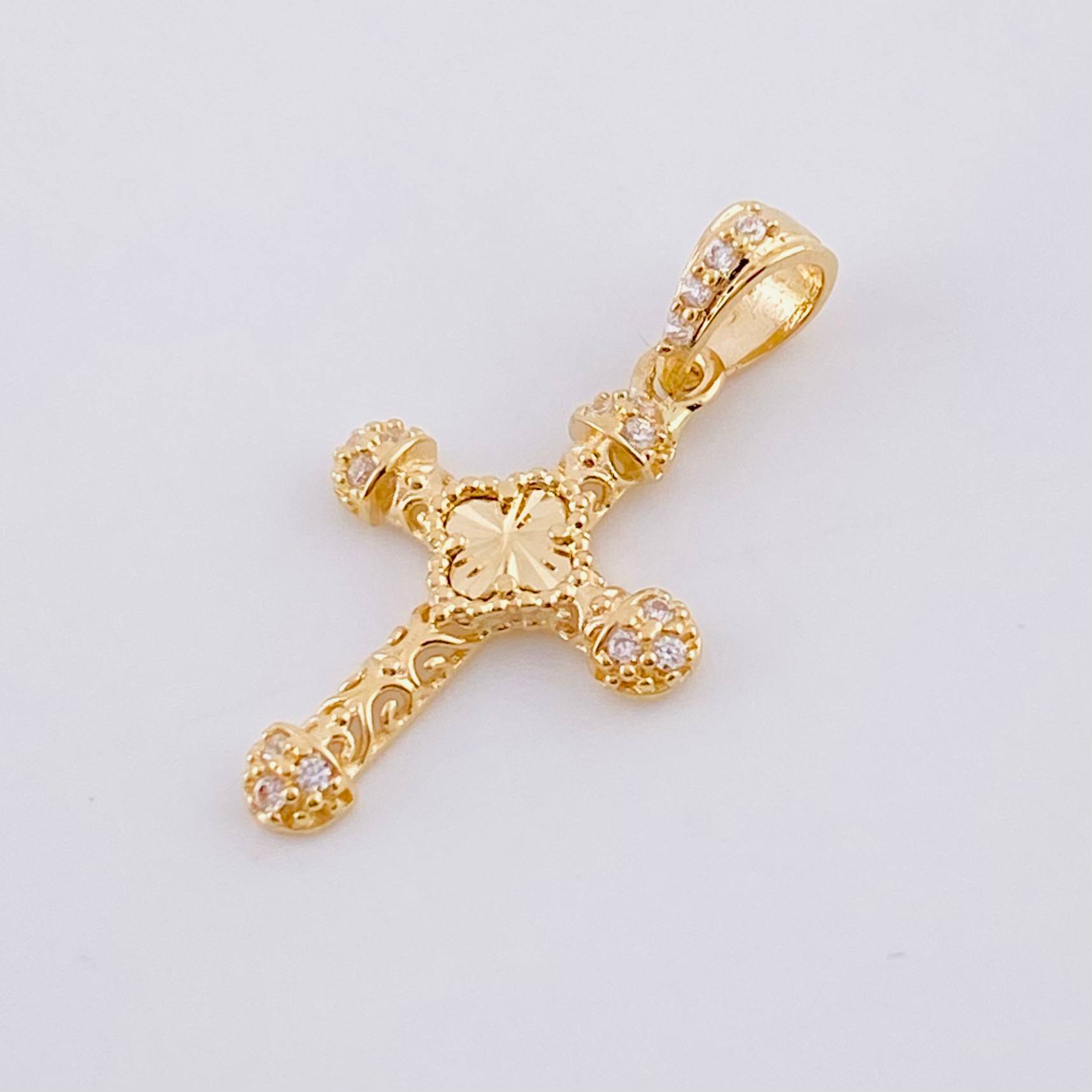 Dije Cruz Trebol Tupida 1.15 g / 1 in Oro Amarillo 18K