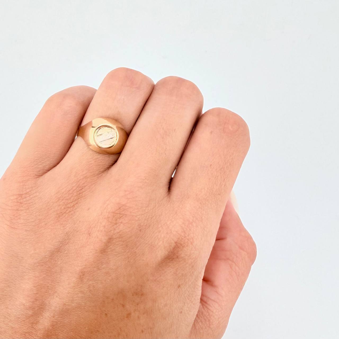 Anillo Sello Circulo 1.6 g / T6 Tres Oros 18K