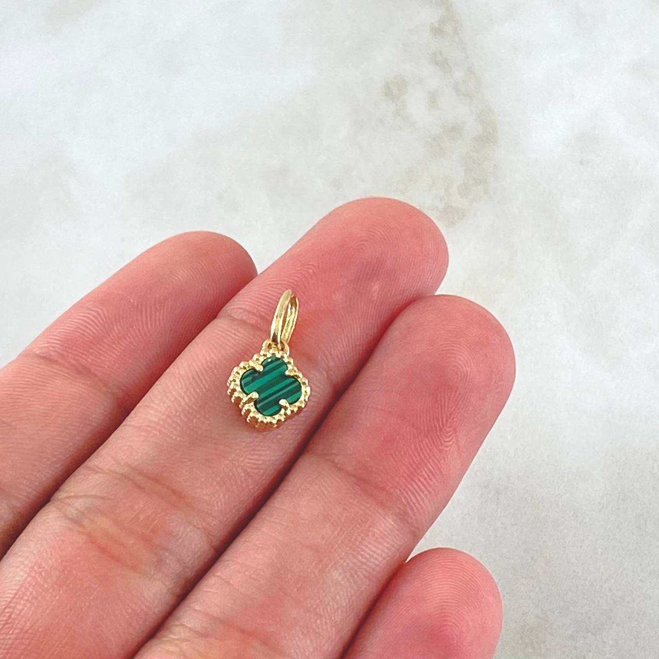 Dije Trebol Verde 0.95gr / 1/2 in / Oro Amarillo Nac.Esp. 18K