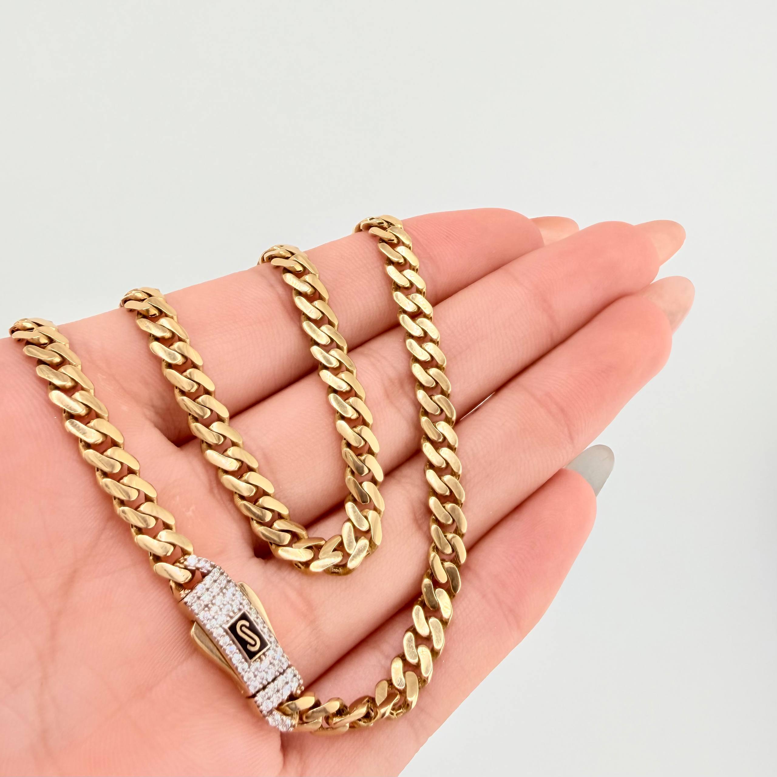 Cadena Cubana Infinito 19.2gr / 23 1/2 in / 4.9mm Oro Amarillo +4 18K