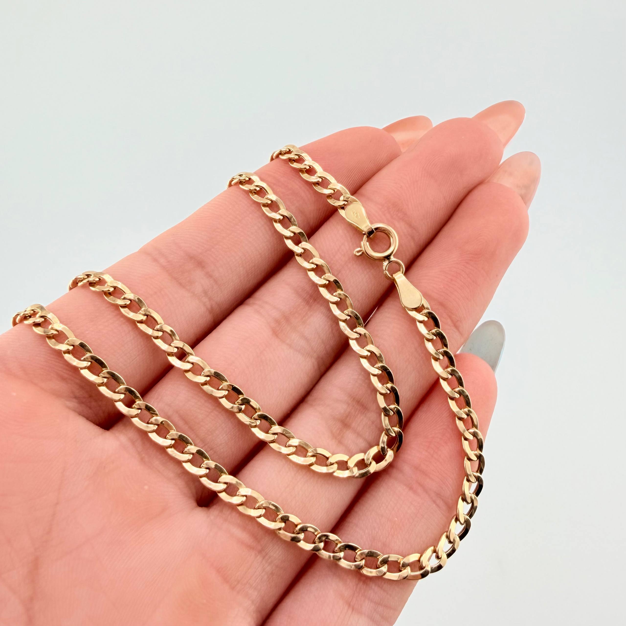 Cadena Cubana 4.6gr / 23 1/2 in / 3.3mm Oro Amarillo +1 18K