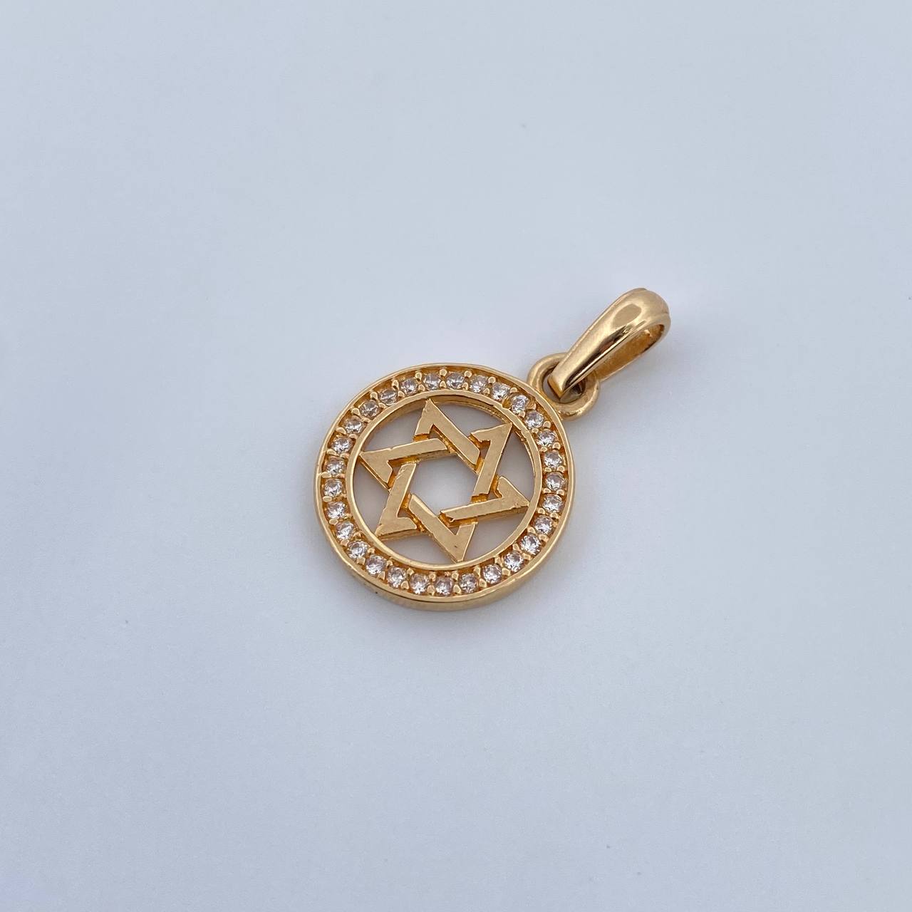 Dije Estrella De David 1.45gr / 2.1cm / Circulo Circones blancos Oro Amarillo 18K &
