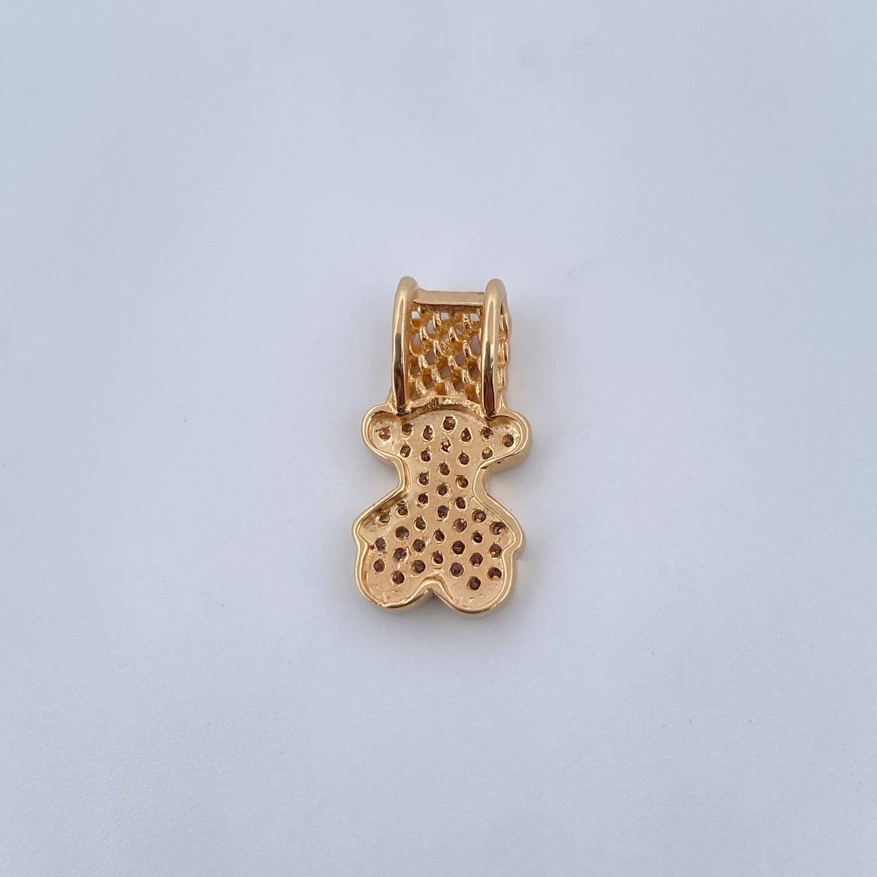 Dije Malla Oso Ts 1.95gr / 1.9cm / Circones Blancos Oro Amarillo 18K &
