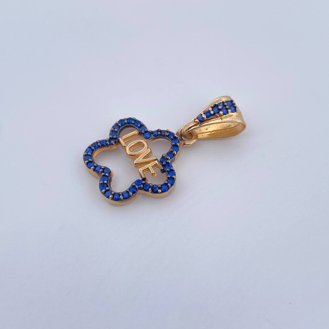 Dije Flor Silueta Love 1.5gr / 2.4cm / Circones Azules Oro Amarillo 18K &