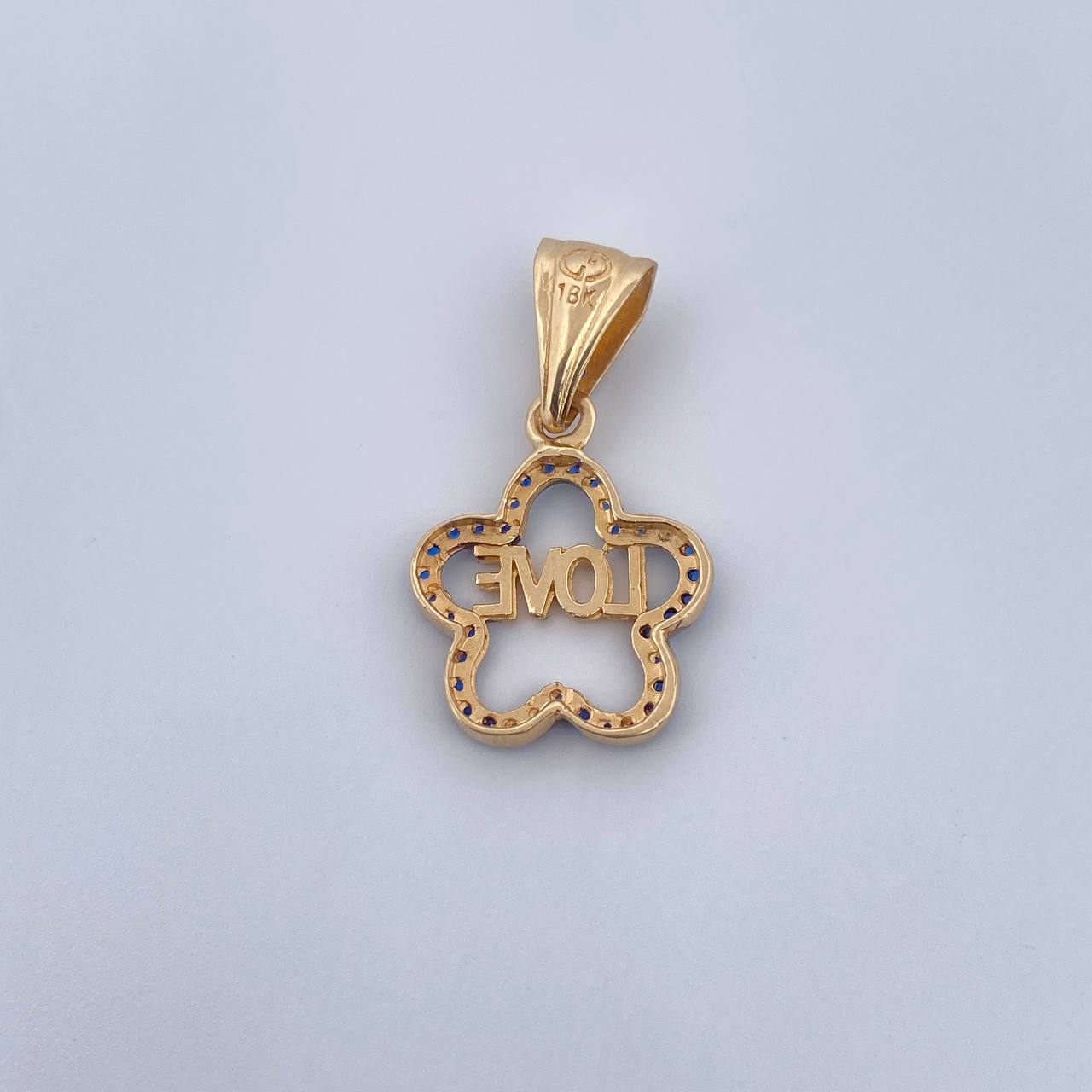 Dije Flor Silueta Love 1.5gr / 2.4cm / Circones Azules Oro Amarillo 18K &