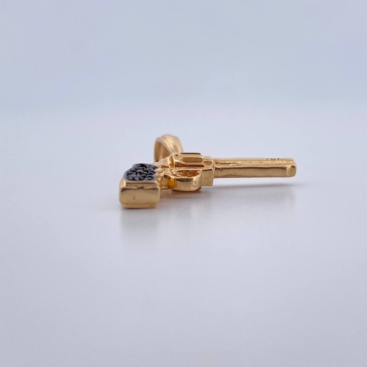 Pendant Revolver Weapon 2.7gr / 2.2cm / Black Zircons 18K Yellow Gold &