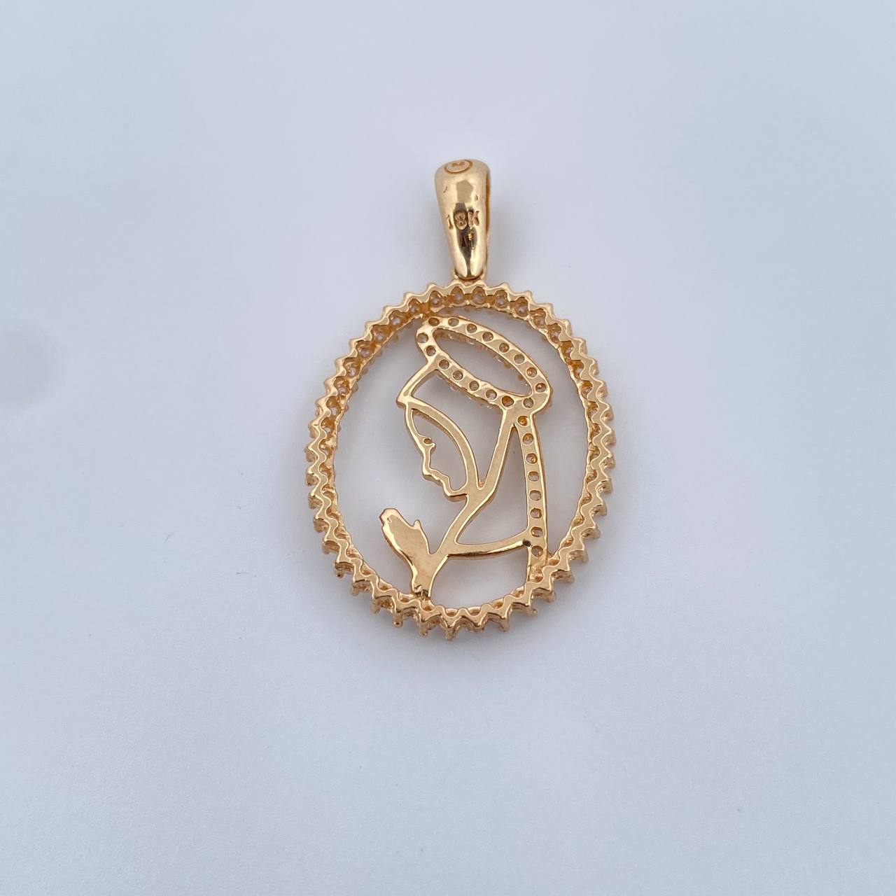 Dije Virgen Maria 2.65gr / 3cm / Circones Blancos Oro Amarillo 18K &