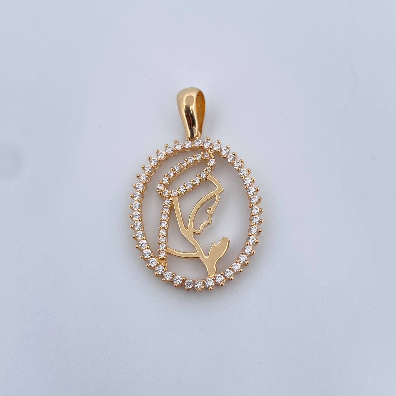 Dije Virgen Maria 2.65gr / 3cm / Circones Blancos Oro Amarillo 18K &