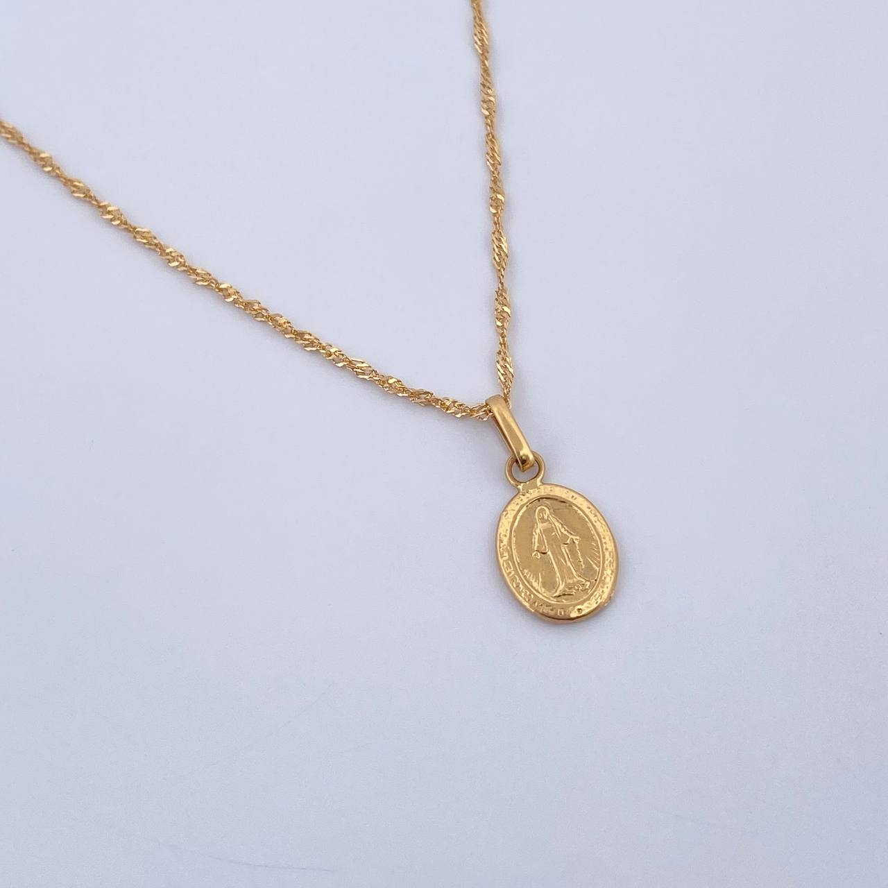 Set Singapore Chain 1.25gr / 45cm / 0.9mm + Pendant Miraculous Virgin 0.45gr / 1.8cm Smooth 18K Yellow Gold (Offer) &