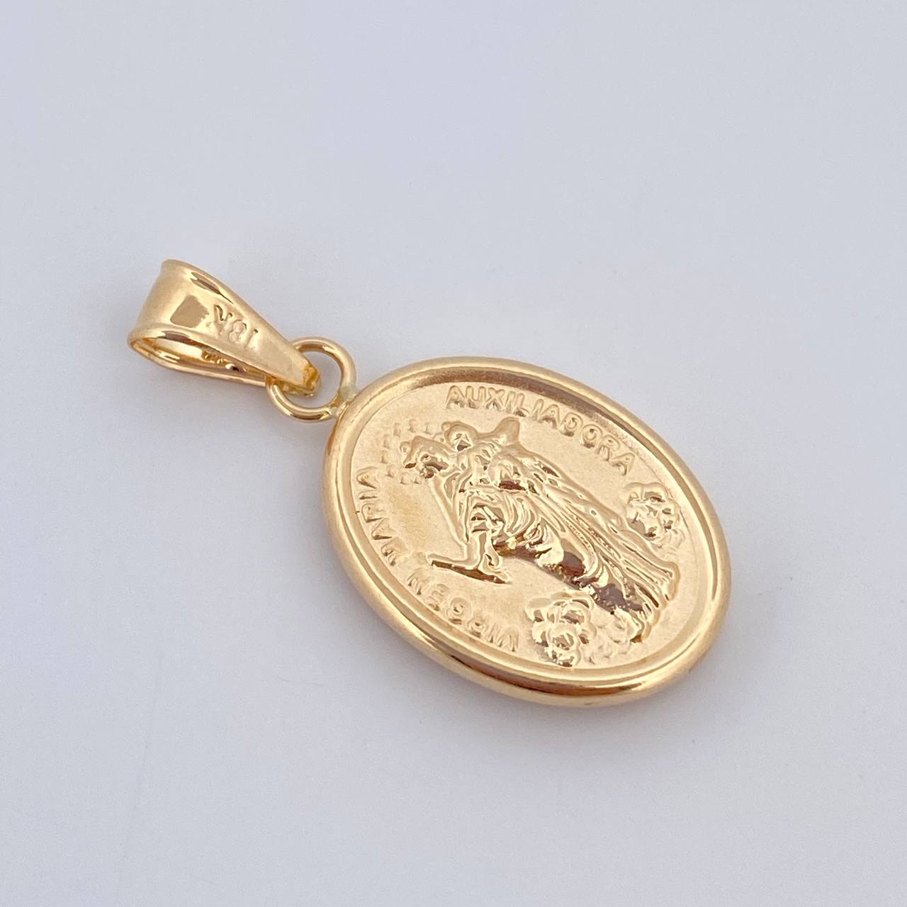 Dije Virgen Maria Uxiliadora 1.1gr / 2.4cm / Oro 18K $