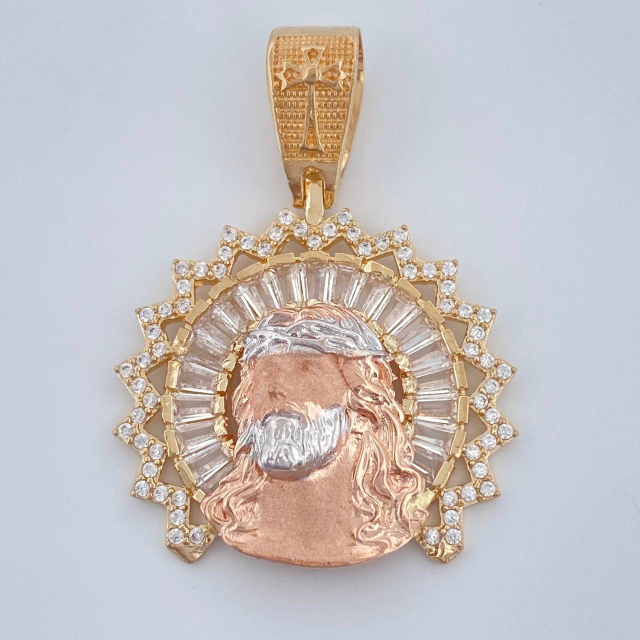 Dije Rostro Cristo 8.3gr / 1 1/2 in / Tres Oros 18K $