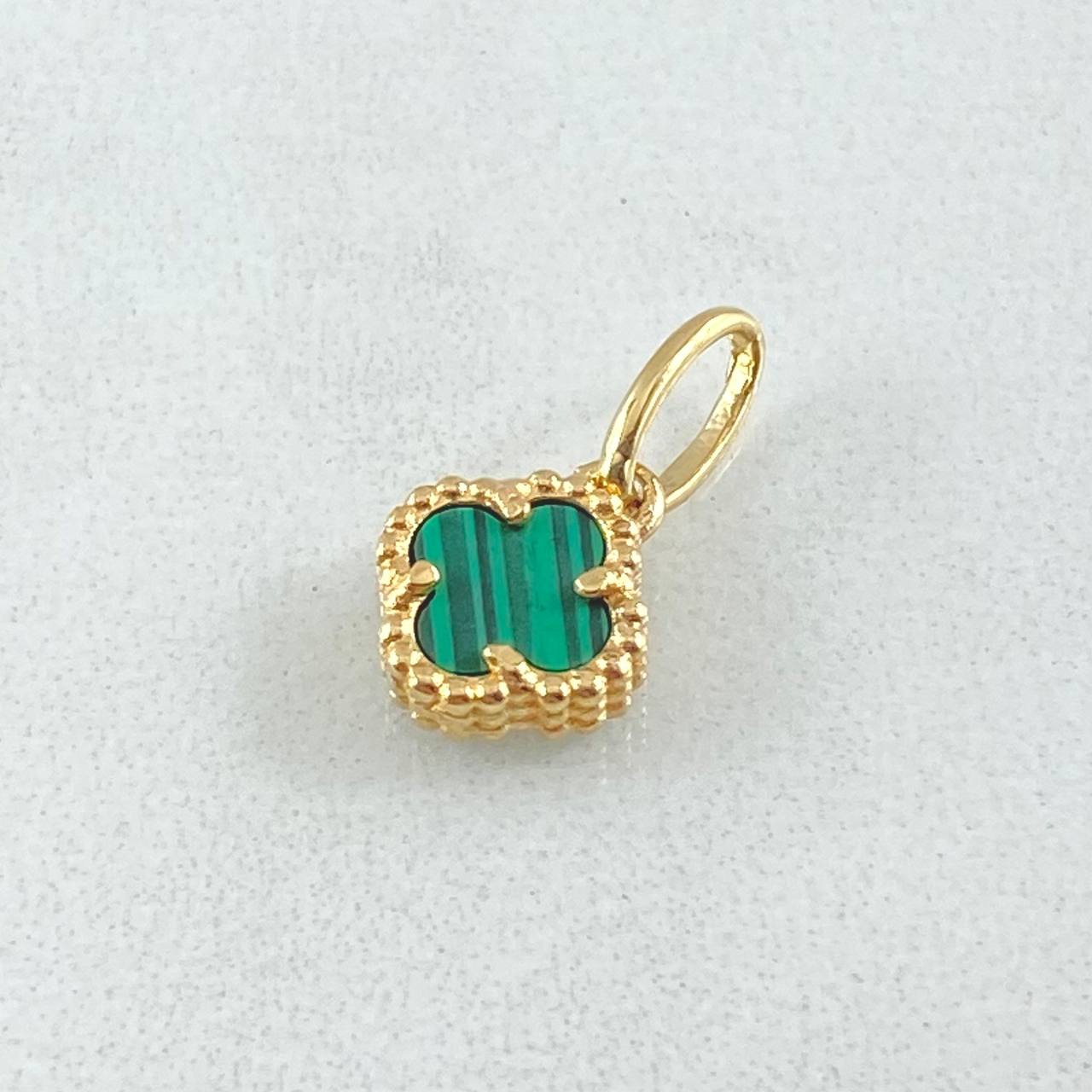 Pendant Clover 1.25gr / 1.7cm (0.7in) / Special Pearl 18K Gold -
