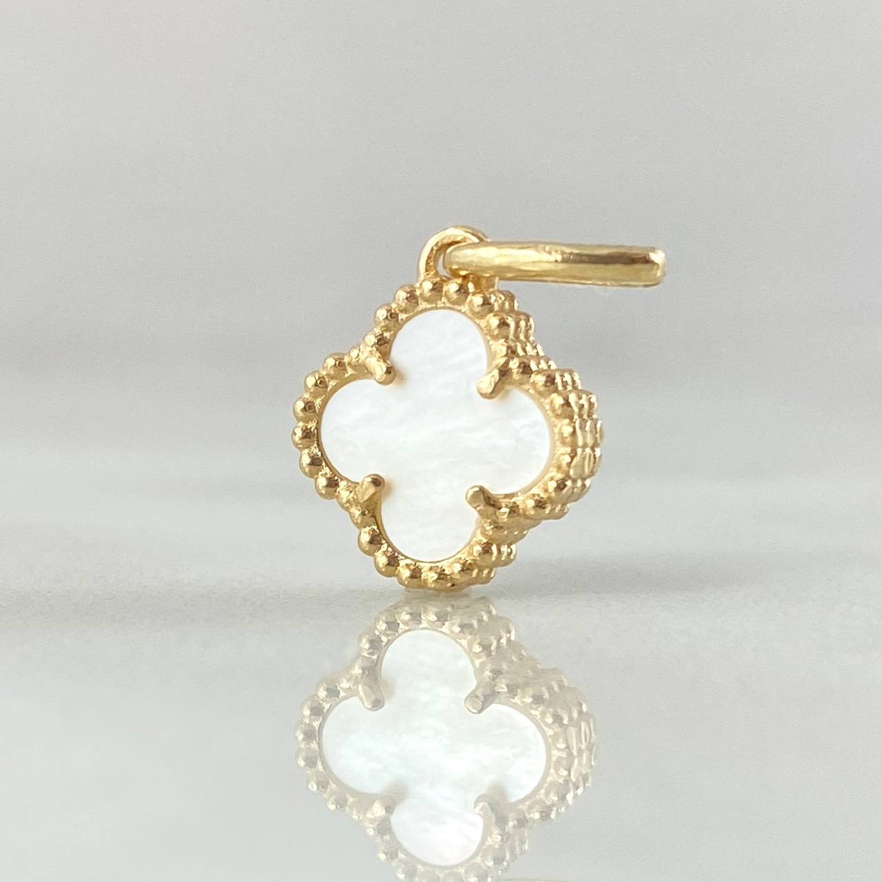 Pendant Clover 0.95gr / 1.5cm (0.6in) / 18K Special Natural Gold ©