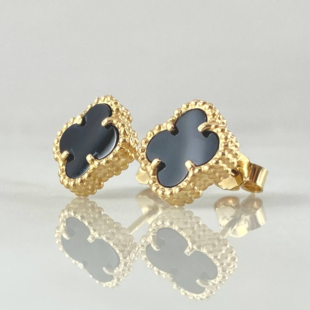 Stud Earrings Clover 2.7gr / 1cm / Freshwater Pearl 18K Gold
