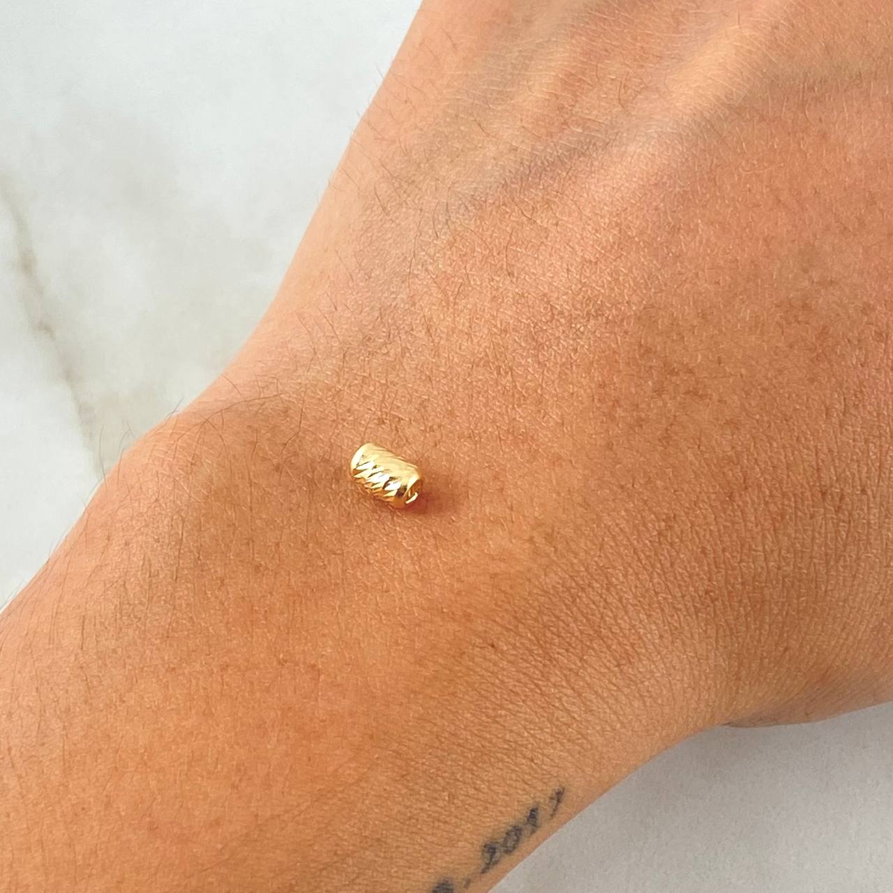 Charm Cylindrical Diamond Cut 0.15gr / 18K Gold ©