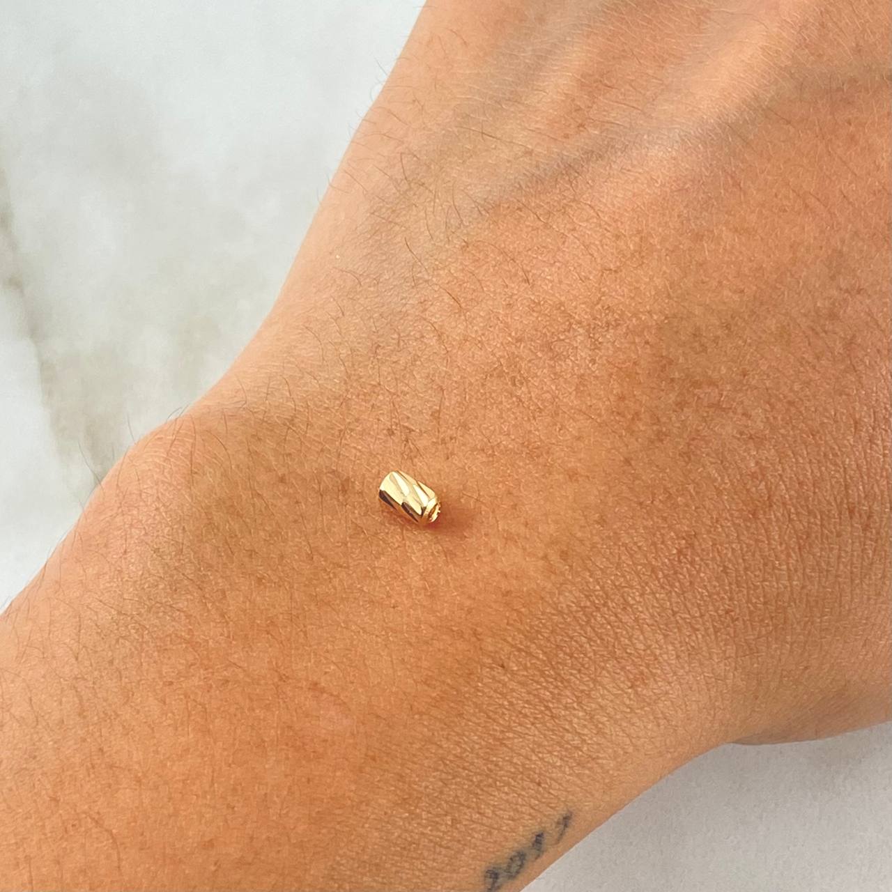 Charm Cylindrical Diamond Cut 0.1gr / 18K Gold ©