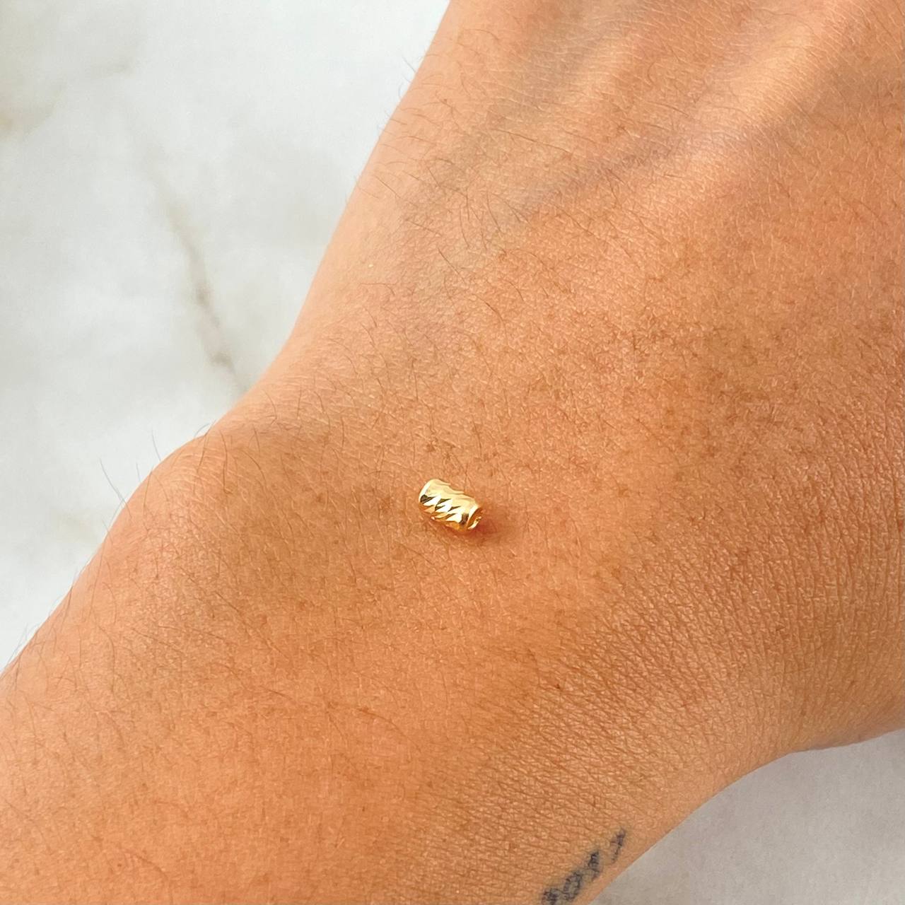 Charm Cylinder 0.1gr / 18K Gold