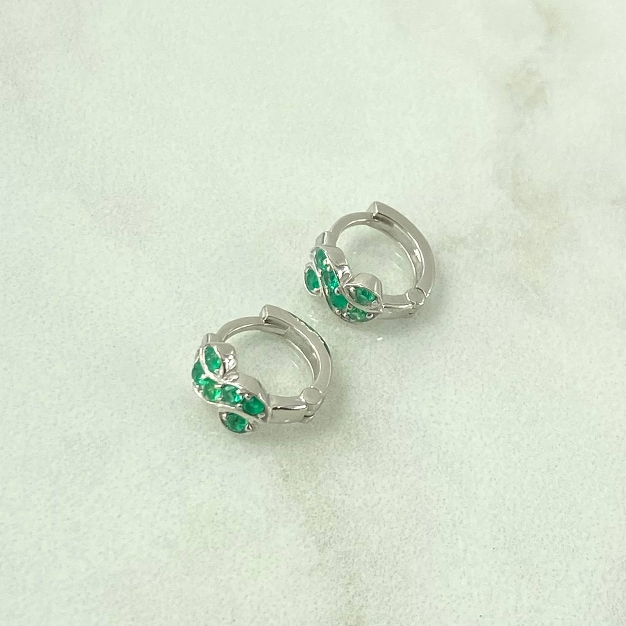 Candongas En Ocho 2.2gr / 1.2cm / Esmeraldas 25pts Oro Blanco 18K (Joya) ©