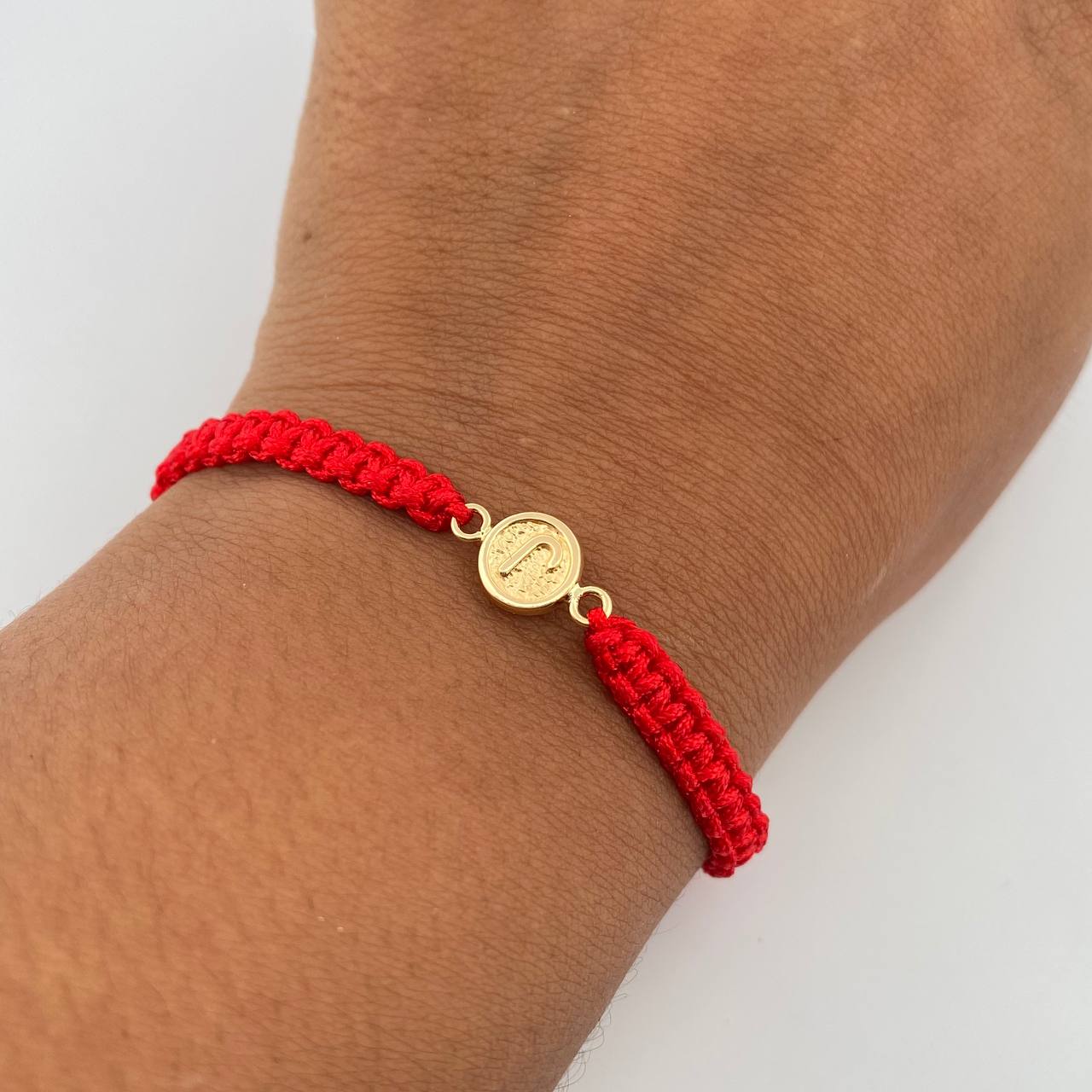 Red Bracelet Letter J 0.4gr / 18K Yellow Gold &