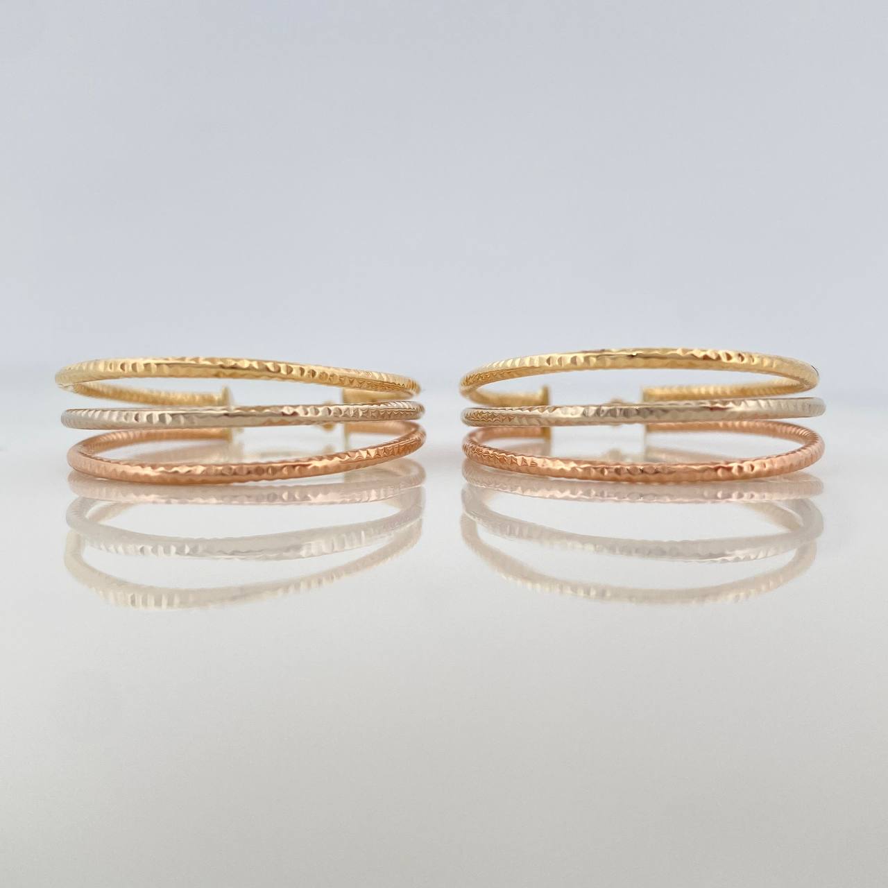 Daki Oval Hoop Earrings 2.35 g / 1 1/2 in Three Golds 18K