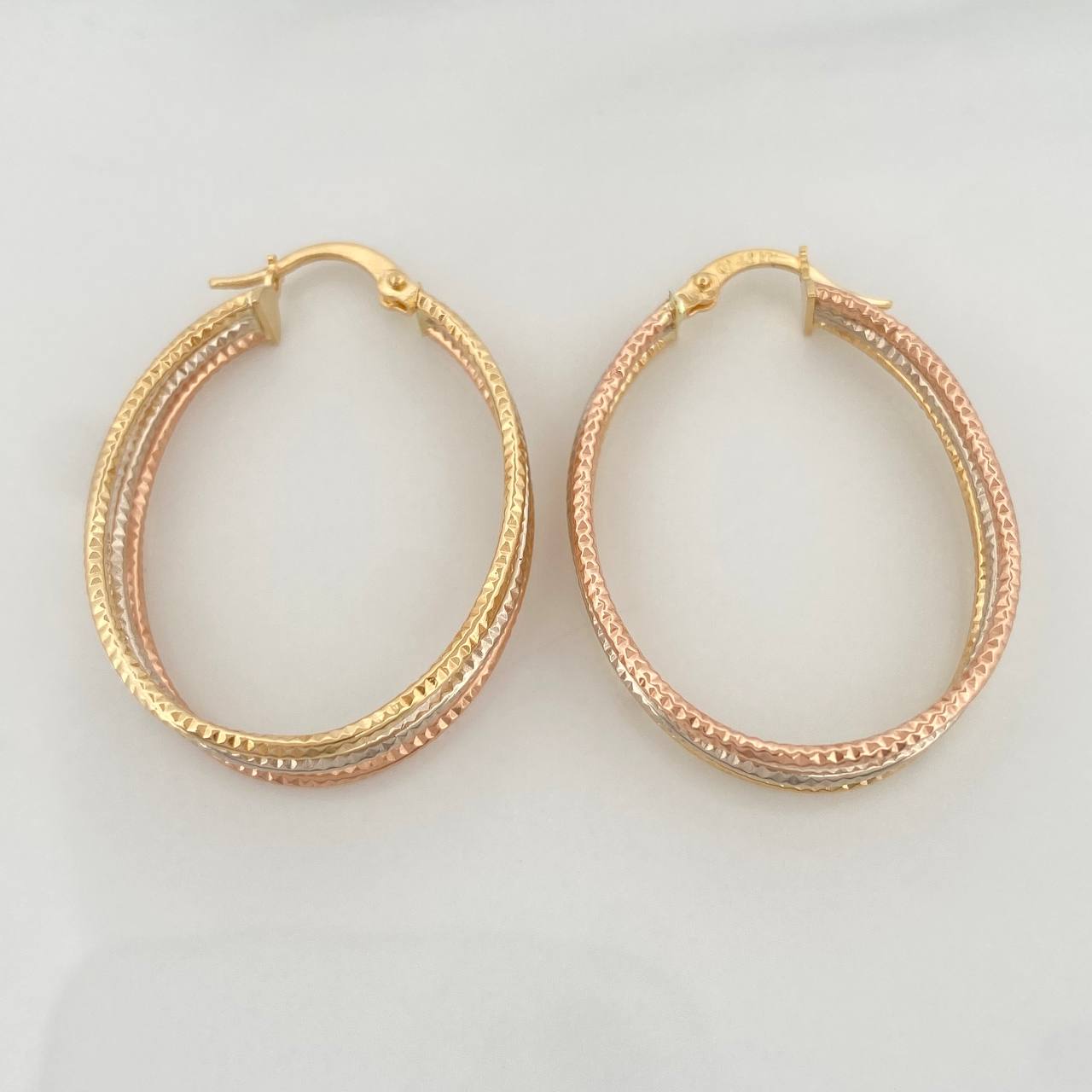 Daki Oval Hoop Earrings 2.35 g / 1 1/2 in Three Golds 18K