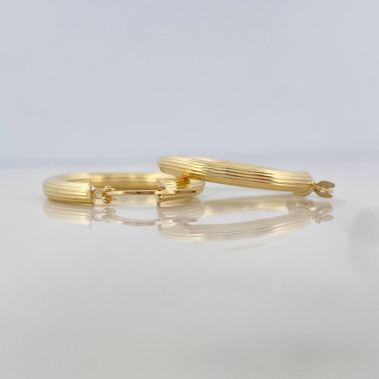 Cyrene Hoop Earrings 2.7 g / 1 in 18K Yellow Gold