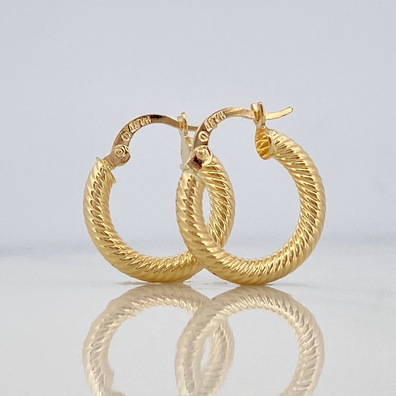 Zion Hoop Earrings 1.8 g / 3/4 in 18K Yellow Gold