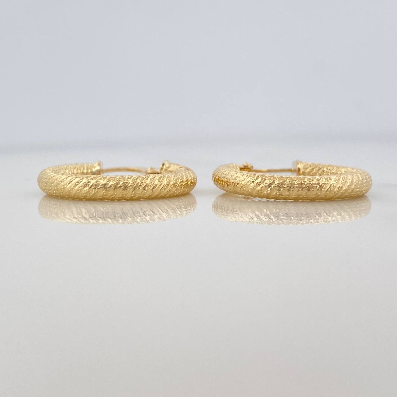 Niky Hoop Earrings 2 g / 3/4 in 18K Yellow Gold