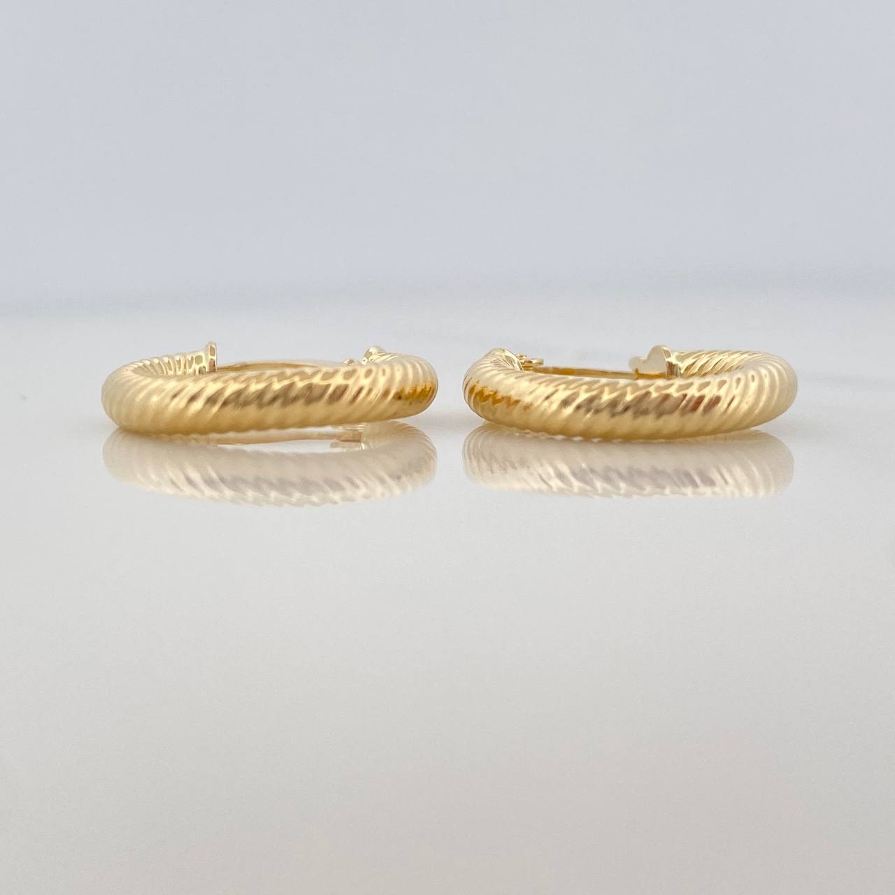 Zion Hoop Earrings 1.8 g / 3/4 in 18K Yellow Gold