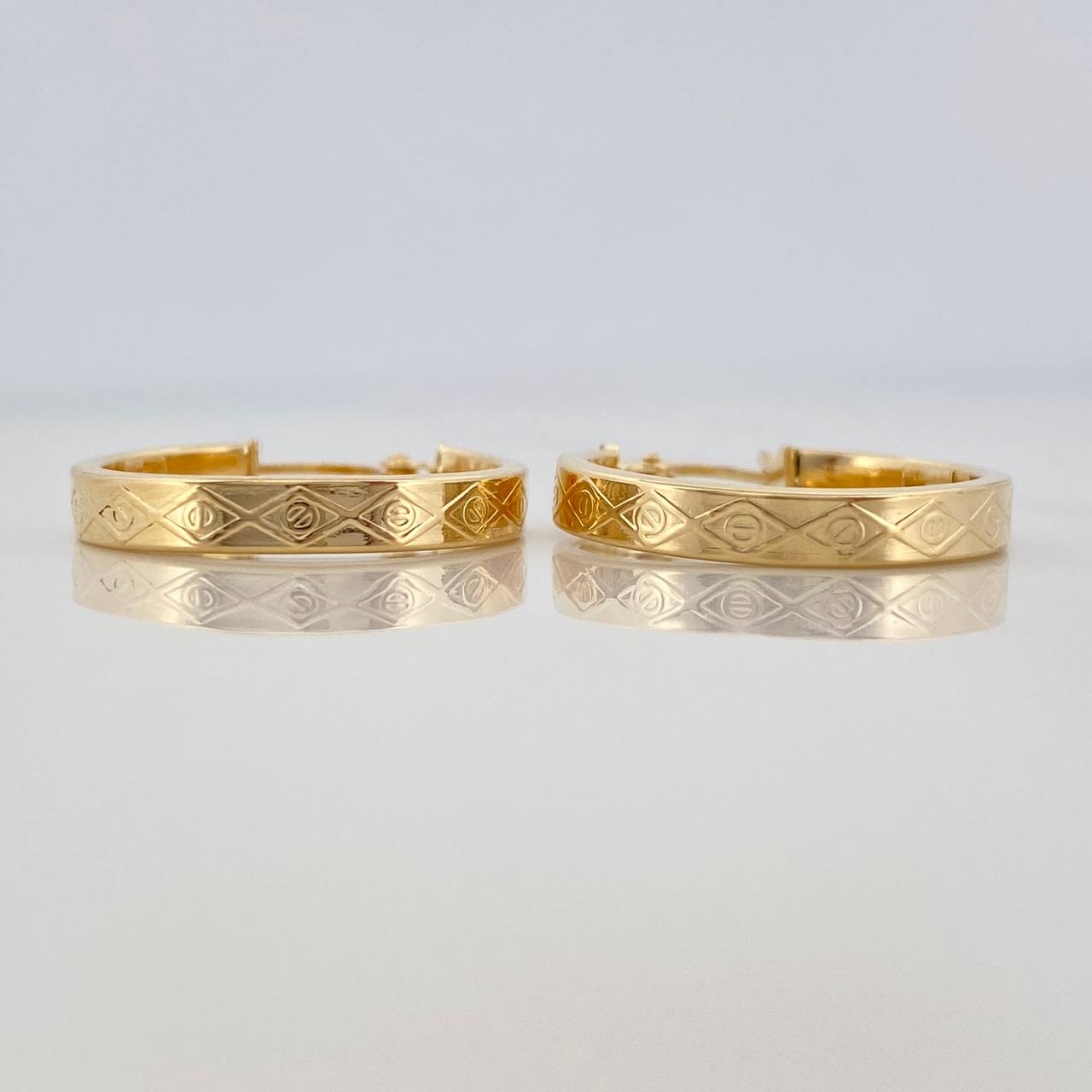 Screw Rhombus Hoop Earrings 1.9 g / 3/4 in 18K Yellow Gold