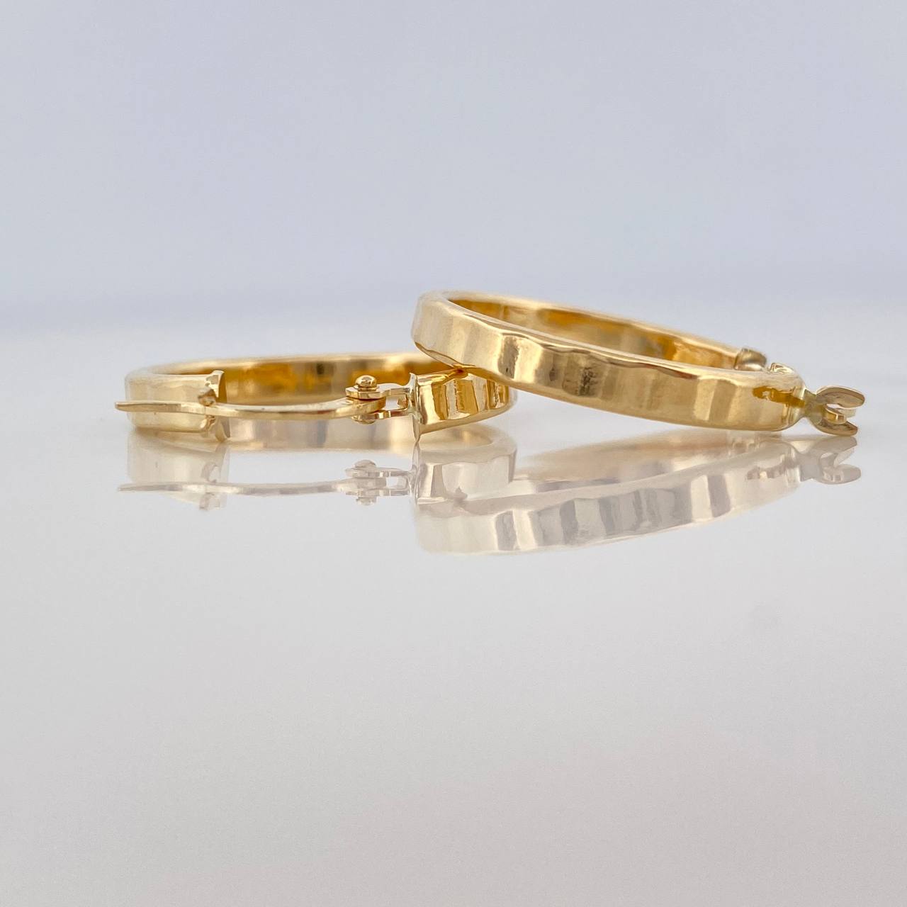 Somi Hoop Earrings 1.75 g / 3/4 in 18K Yellow Gold