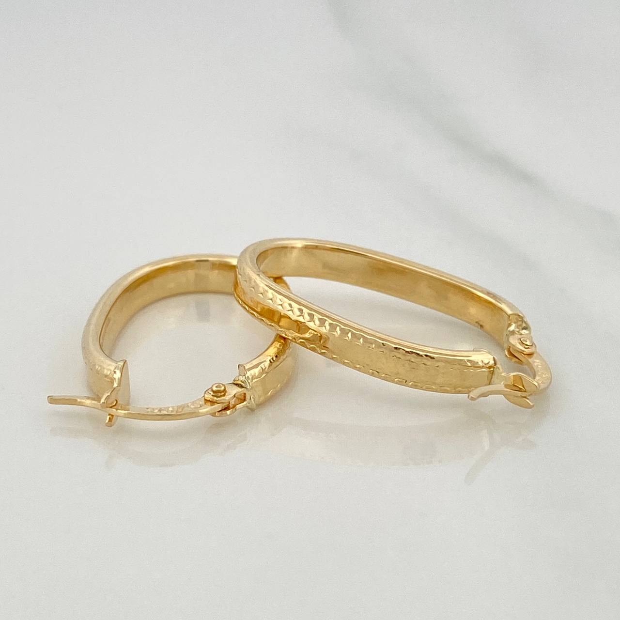 Yura Hoop Earrings 1.95 g / 1 in 18K Yellow Gold