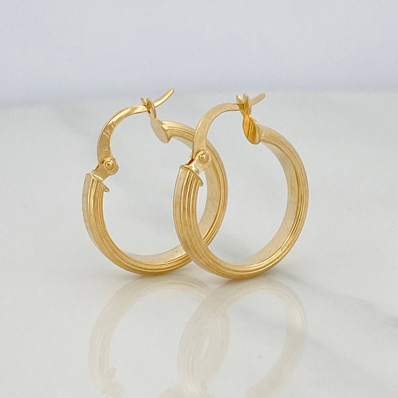 Winter Hoop Earrings 1.8 g / 3/4 in 18K Yellow Gold