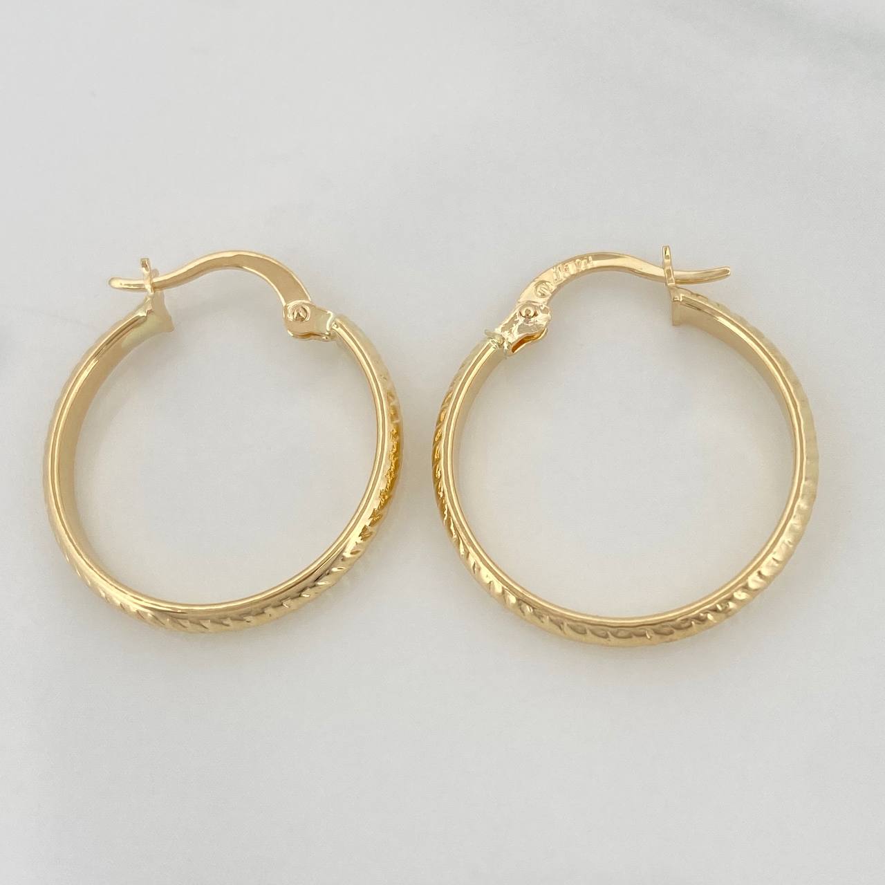 Kuki Hoop Earrings 1.55 g / 1 in 18K Yellow Gold