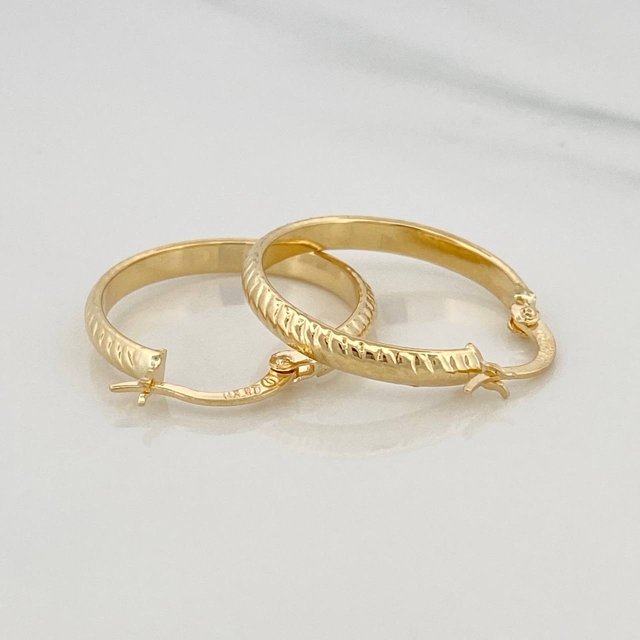 Kuki Hoop Earrings 1.55 g / 1 in 18K Yellow Gold