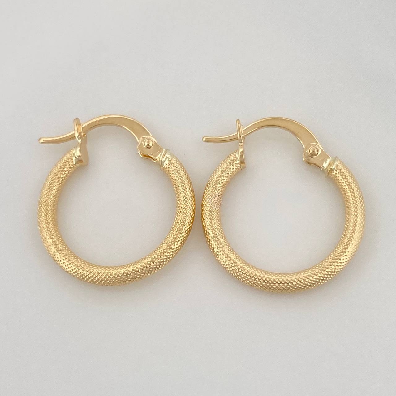 Candongas Cloe Escamada 1.9 g / 3/4 in Oro Amarillo 18K