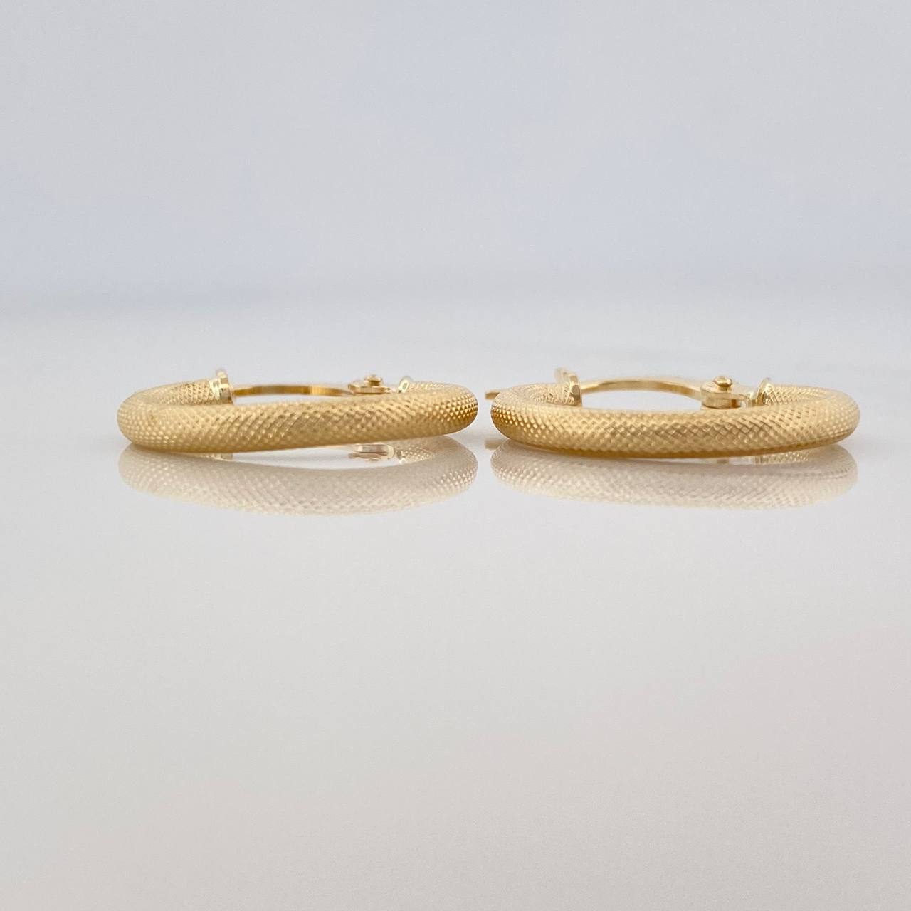 Candongas Cloe Escamada 1.9 g / 3/4 in Oro Amarillo 18K